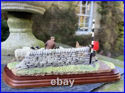 Border Fine Arts Studio Model'Close T'Gate', model No. A8914