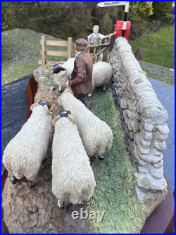 Border Fine Arts Studio Model'Close T'Gate', model No. A8914