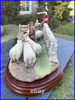 Border Fine Arts Studio Model'Close T'Gate', model No. A8914