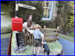 Border Fine Arts Studio Model'Close T'Gate', model No. A8914