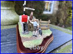 Border Fine Arts Studio Model'Close T'Gate', model No. A8914