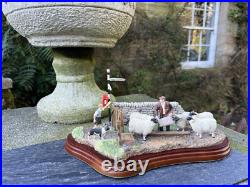 Border Fine Arts Studio Model'Close T'Gate', model No. A8914