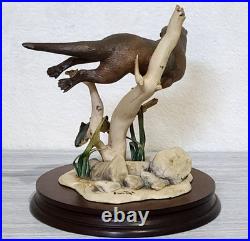 Border Fine Arts Vintage Otter & Trout Figurine by Elizabeth Waugh no. WW5