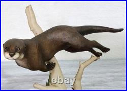 Border Fine Arts Vintage Otter & Trout Figurine by Elizabeth Waugh no. WW5