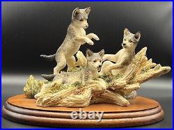 Border Fine Arts Wolf Cubs Figurine'Sibling Play' #STW02 15cm x 20cm 1995