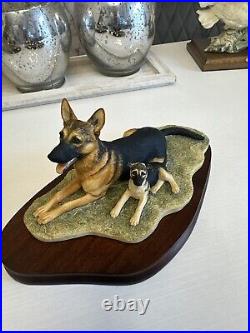 Border Fine Arts large German Shepherd Dog Margaret Turner MT06 With Pup 203