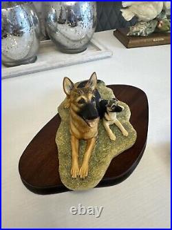 Border Fine Arts large German Shepherd Dog Margaret Turner MT06 With Pup 203