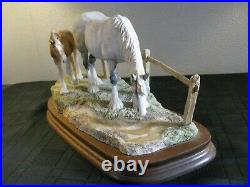 Border fine arts Very Rare Horse Gently Grazing By Ray Ayres, LTD EDT Of 350