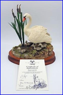 Border fine arts figurine First one in Swan with signets Mint/boxed