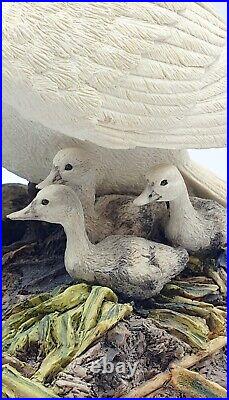 Border fine arts figurine First one in Swan with signets Mint/boxed