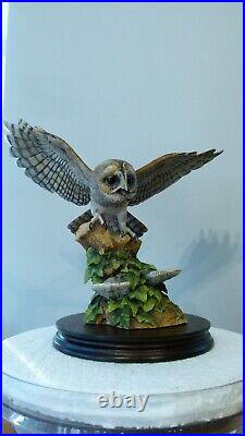 Border fine arts owl on plinth, by Ray Ayres, 1986, 27cm, (10.62)