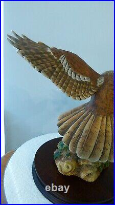 Border fine arts owl on plinth, by Ray Ayres, 1986, 27cm, (10.62)