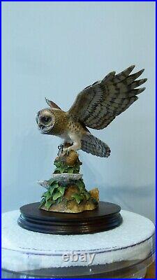 Border fine arts owl on plinth, by Ray Ayres, 1986, 27cm, (10.62)