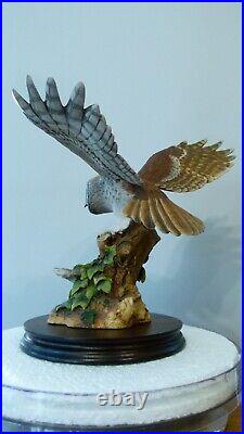 Border fine arts owl on plinth, by Ray Ayres, 1986, 27cm, (10.62)