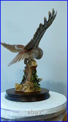 Border fine arts owl on plinth, by Ray Ayres, 1986, 27cm, (10.62)