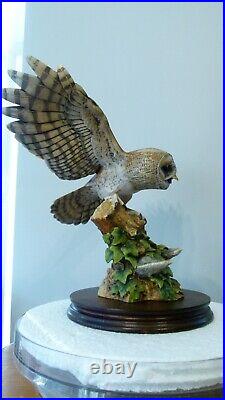 Border fine arts owl on plinth, by Ray Ayres, 1986, 27cm, (10.62)