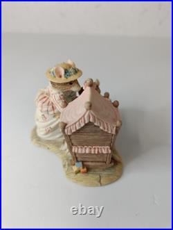 Brambly Hedge BH71 lady Woodmouse looking in the cradle border fine arts