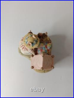 Brambly Hedge BH71 lady Woodmouse looking in the cradle border fine arts