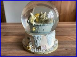 Brambly Hedge Border Fine Arts Babies in the Bath Snow / Water Globe Sample