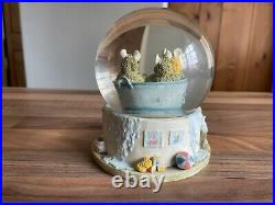 Brambly Hedge Border Fine Arts Babies in the Bath Snow / Water Globe Sample