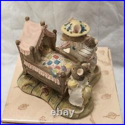 Brambly Hedge Border Fine Arts Rare Lady Woodmouse looking in the Cradle BH71