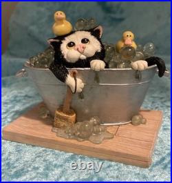 Collectible Border Fine Arts Comic & curious cats wash day blues A6719 (C)