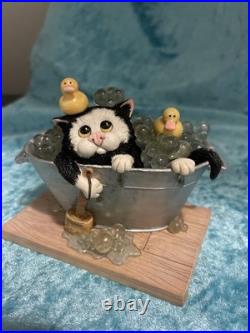 Collectible Border Fine Arts Comic & curious cats wash day blues A6719 (C)