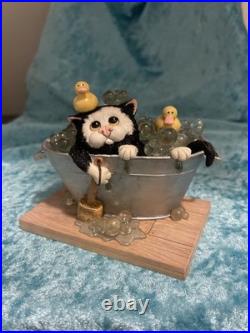 Collectible Border Fine Arts Comic & curious cats wash day blues A6719 (C)