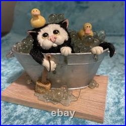 Collectible Border Fine Arts Comic & curious cats wash day blues A6719 (C)