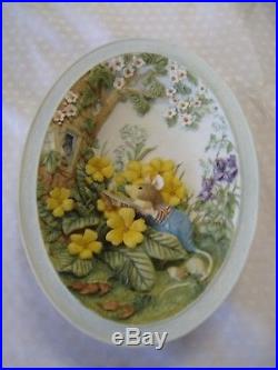 Extremely RARE Brambly Hedge Border Fine Arts 4 Seasons 3D Wall Plaques