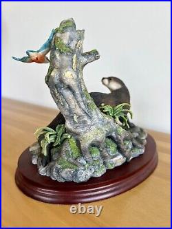 Large Border Fine Arts Otter & Kingfisher by Ayres B0986. Very Collectible