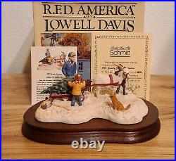 Lowell Davis 1988 Country Christmas Figurine Cutting The Family Tree Ltd Schmid