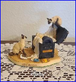 Lowell Davis Attic Antics Figurine Siamese Cats Trunk Of Wedding Clothes