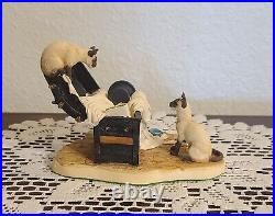Lowell Davis Attic Antics Figurine Siamese Cats Trunk Of Wedding Clothes