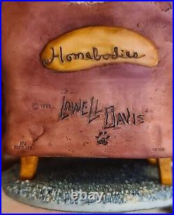 Lowell Davis Homebodies Figurine Cats On Pink Chair Border Fine Arts