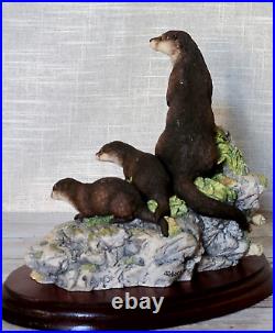 Rare Border Fine Arts High and Dry MTR09 Otter & Cubs Figurine Ltd Edn 135/2500