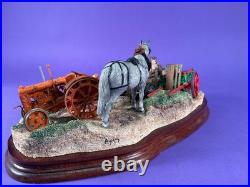 Unused Border fine arts'Old Meets New