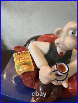 Wallace & Gromit teapot RARE collectable 2005'Wallace In Armchair teapot